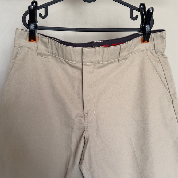 Dickies FLEX Relaxed Fit Work Shorts, 11" - Picture 2 of 13
